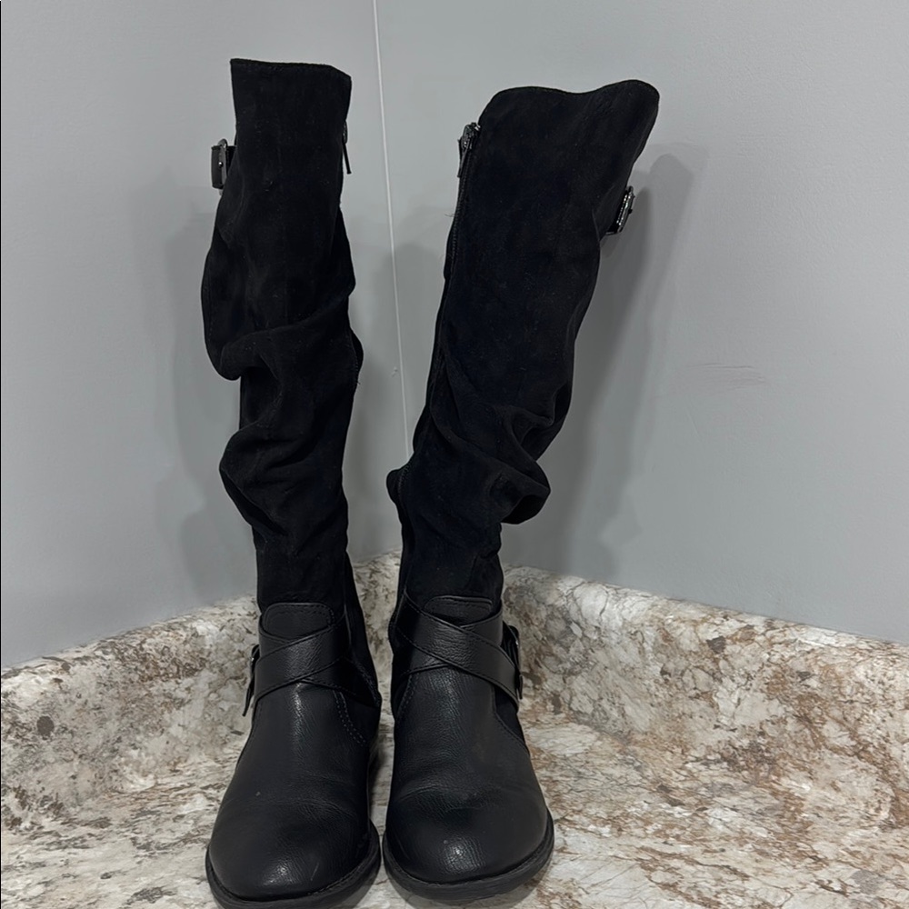 Black Women's Knee-High Boots - Picture 5 of 14